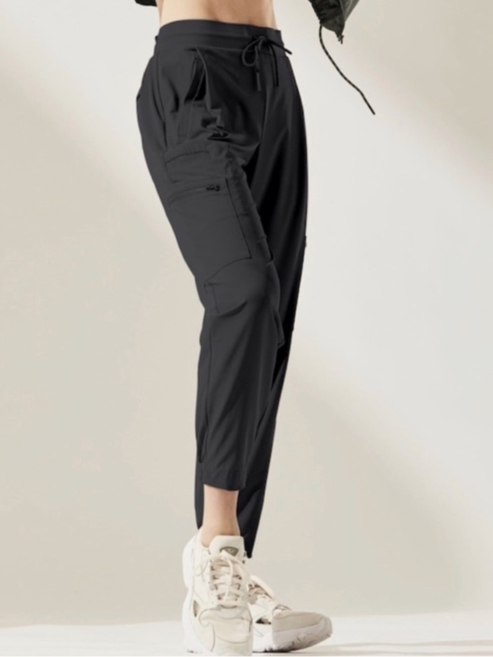 Athleta Go Far Travel Pant - Black Joggers Cargo Pants Sz 10 Women’s Activewear